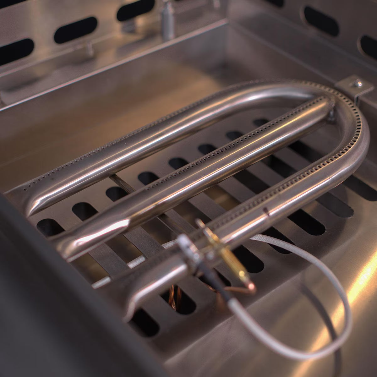 Le Griddle P3 Pro Series 105 - 3 Burner - 3mm Plate With Interior Lights - OML105P3