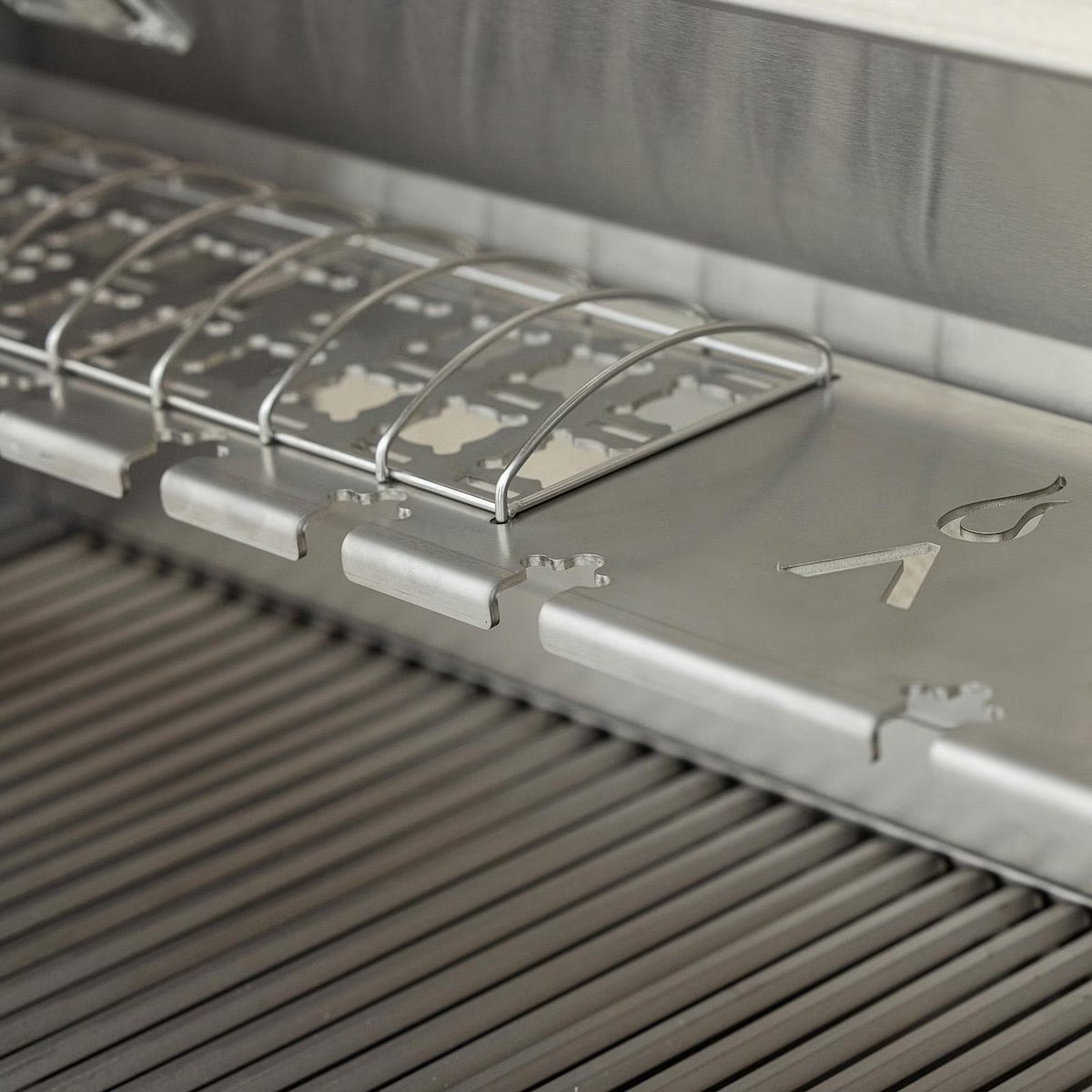 Blaze LTE PRO 32-in 4-Burner Built-In Natural Gas Grill w/ Digital Temperature Screen & Rotisserie -  BLZ-4LTEPRO-NG